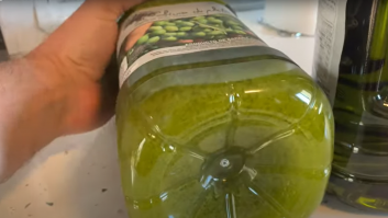 El aviso de los expertos si ves un aceite de oliva virgen con este aspecto en el súper o en tu casa