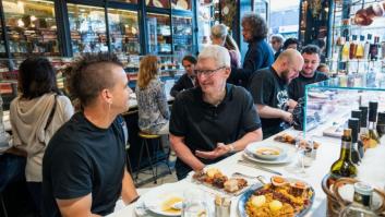 Tim Cook sube una foto comiendo con Dabiz Muñoz y todo el mundo se fija en EL detalle