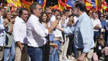 La sorna de Rajoy en la manifestación del PP: "Voy a pedir la dimisión de Feijóo"