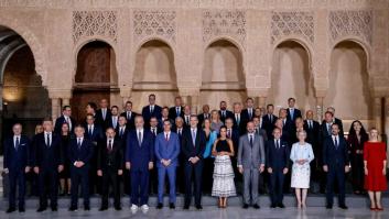 Una experta en protocolo no pasa por alto los zapatos de este líder europeo en la foto de la Alhambra