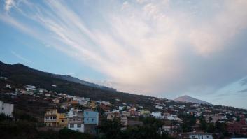 Siguen las evacuaciones por el incendio de Tenerife en una noche "complicada" por el viento