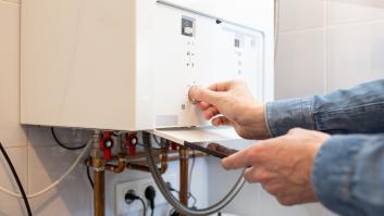 El truco de los fontaneros para ahorrar consumo eléctrico con los calentadores de agua