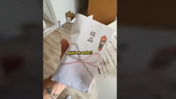 Un español que vive en Japón enseña lo que le ha dejado un vecino en el buzón: tiene mucha tela