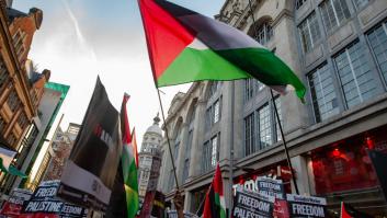 Reino Unido advierte de que ondear la bandera palestina puede ser un delito de orden público