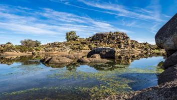 La roca inaccesible y desconocida que esconde un santuario de arte rupestre de hace 6.000 años en Extremadura