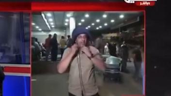 El gesto de un reportero de la televisión palestina tras informar de la muerte de uno de sus compañeros
