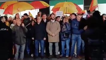 Los cánticos racistas de García-Gallardo en una protesta contra la amnistía: "Esas lecheras, a la frontera"