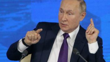 Putin vuelve al acto del que huyó hace un año
