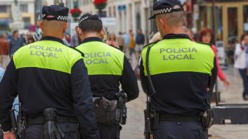Un hombre detenido tras apuñalar a su mujer y su hija en Málaga: ambas están heridas
