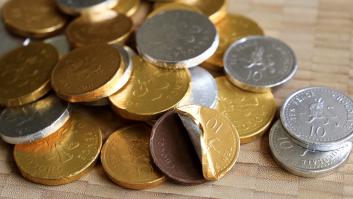 Un aficionado a la arqueología confunde monedas de chocolate con el descubrimiento de oro del siglo
