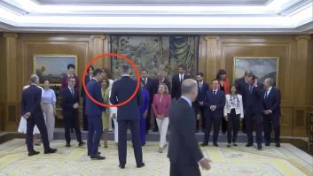Este gesto de Felipe VI ante Sánchez no pasa desapercibido a los ojos de una experta en protocolo