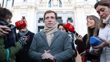 Más Madrid, PSOE y Vox se unen contra Almeida por dejarles fuera del acto institucional del 25N