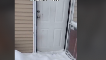 El impresionante vídeo de cómo queda una casa cuando se olvida la puerta a -40ºC