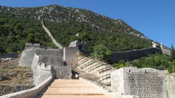 La gigantesca muralla más extraña del mundo rodea un pueblo de 2.000 habitantes