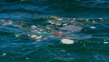 Esta es la etiqueta de la empresa que más se ve en los océanos de plástico