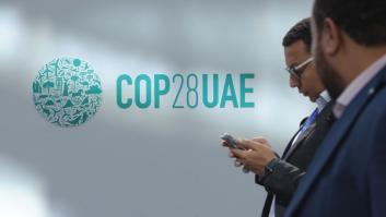 La Presidencia de la COP28 plantea reducir los combustibles fósiles, no eliminarlos, mientras España, la UE y otros organismos rechazan su plan y alejan el acuerdo