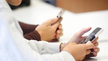 Educación propone prohibir el uso del móvil en clase en Primaria y limitarlo en la ESO