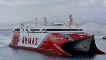 Los ferries de Canarias bajan su velocidad máxima e incumplen horarios