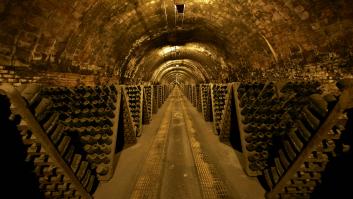 La ciudad española con 2.500 cuevas de vino bajo tierra