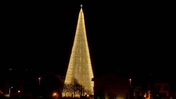 Un dron se estrella contra el árbol de Navidad más grande de Europa