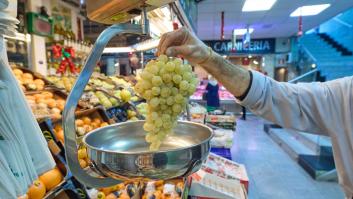 El precio de las uvas en supermercados ha subido un 227 % en dos meses, según Facua