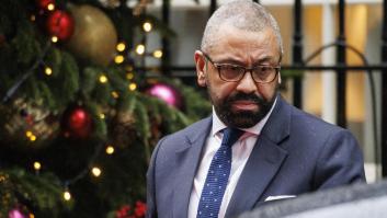 El ministro de Interior británico pide disculpas por una "broma" sobre sedar a su esposa