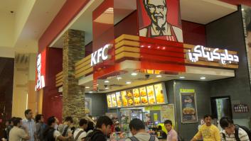 Se queda "en shock" al ver lo que vale la cena de año nuevo en un KFC de Dubái