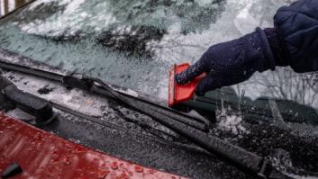 Este es el mejor truco para quitar el hielo del coche
