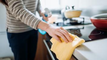 El truco para eliminar la grasa de la cocina de forma fácil y rápida