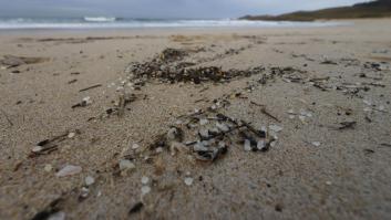 Pellet de plástico: para qué sirve y los peligros del vertido a las costas de Galicia