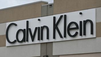 Reino Unido censura un anuncio de Calvin Klein por convertir a la mujer en un "estereotipo sexual"