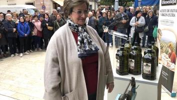 Una mujer gana 110 litros de aceite de oliva virgen en un curioso concurso