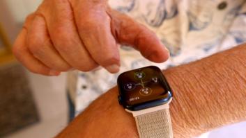 Un médico salva la vida de un pasajero con el Apple Watch de una azafata