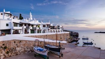 El precioso 'Mykonos español' repleto de casas blancas con playas idílicas