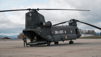 El mítico helicóptero del Ejército alborota la zona financiera de Madrid