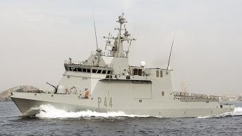 España saca del puerto el barco Tornado para poner orden en el Estrecho de Gibraltar