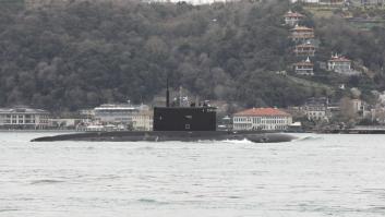 Un submarino nuclear ruso abre fuego
