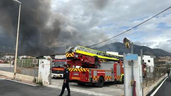Un incendio en un almacén en Mijas (Málaga) obliga a evacuar a los vecinos de la zona