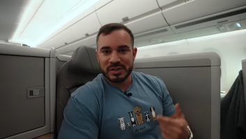El youtuber Pablo Cabezali prueba toda la carta de un vuelo business de Iberia: este es su veredicto