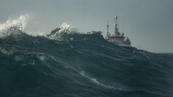 Las olas desatan el pánico en un barco en Canarias