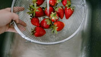 3 consejos para lavar la fruta y evitar sustos con las fresas de Marruecos con hepatitis A