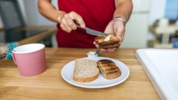 Un neurólogo avisa del desayuno muy común en España que debes eliminar para proteger tu memoria