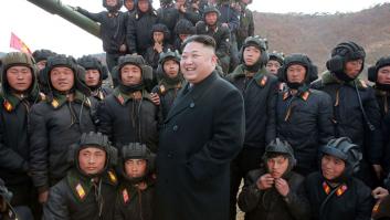 Kim Jong-un se da un baño de masas encima del tanque copiado