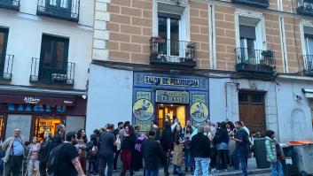 Así fue la inauguración del bar de Pablo Iglesias en Lavapiés: cerveza, carteles soviéticos y Pepa Flores