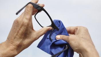 El error común que todos hacemos y que arruinan nuestras gafas