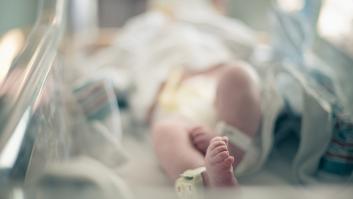 El de un bebé, primer caso de fallecimiento por el brote de tosferina: su madre no se había vacunado