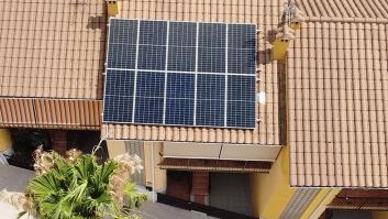 Afronta las subidas del IVA en el precio de la luz con una instalación de placas solares