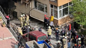 Al menos 25 muertos tras incendiarse un edificio residencial en Estambul