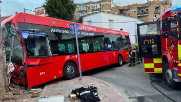 15 heridos, dos graves, tras la colisión frontal de un autobús contra un muro en Valdemoro (Madrid)