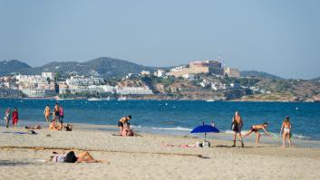 Una mujer hace 44 vuelos en avión al mes para no tener que vivir en Ibiza